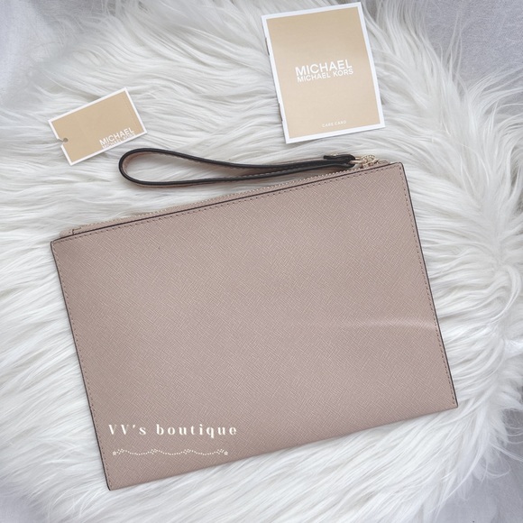 NWT Michael Kors XL Zip Clutch Studded Leather Wristlet Bisque 35H9GTVW7L - Picture 2 of 6